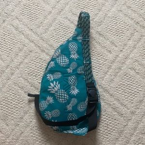 Kavu Rope Bag, turquoise shoulder bag with pineapple print